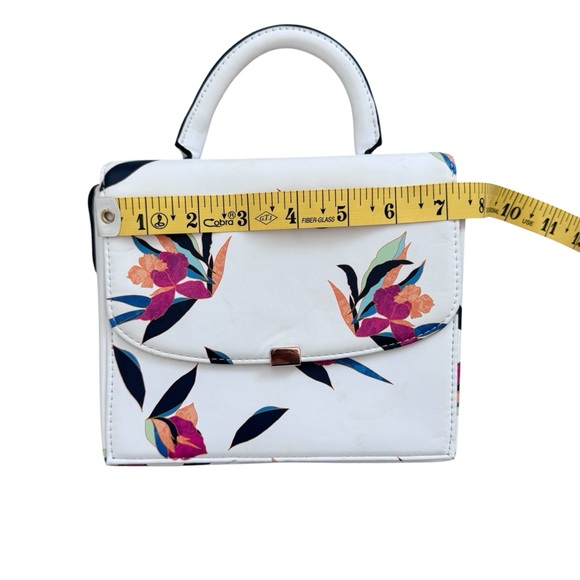Floral Squared Hand / shoulder Bag - Picture 8 of 9